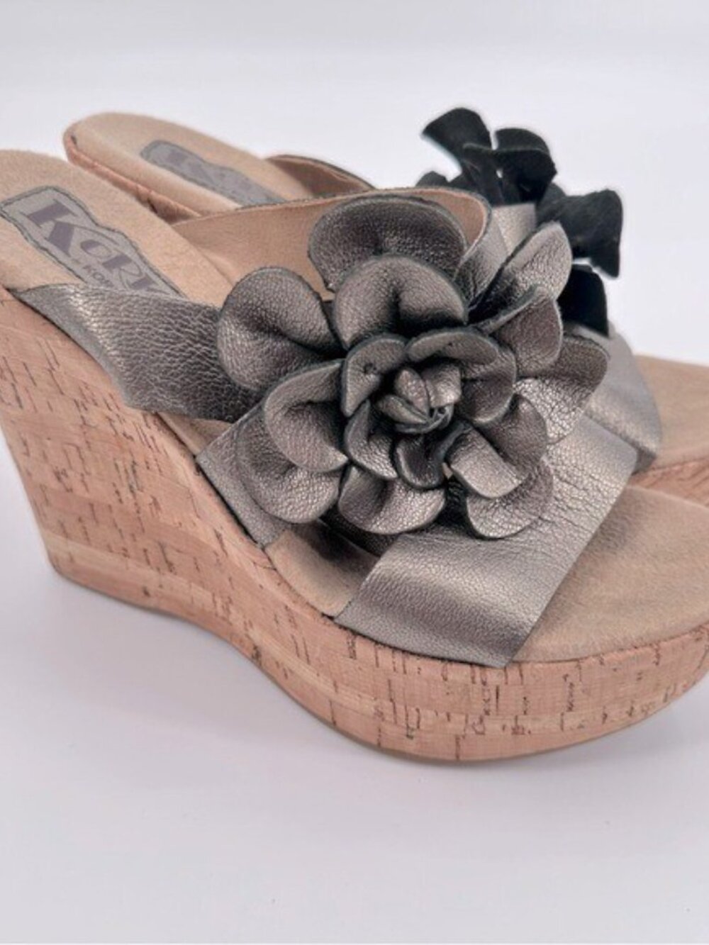 Korks by Kork-Ease Leather Metallic Gold Flower Platform Wedge Sandals Sz 9
